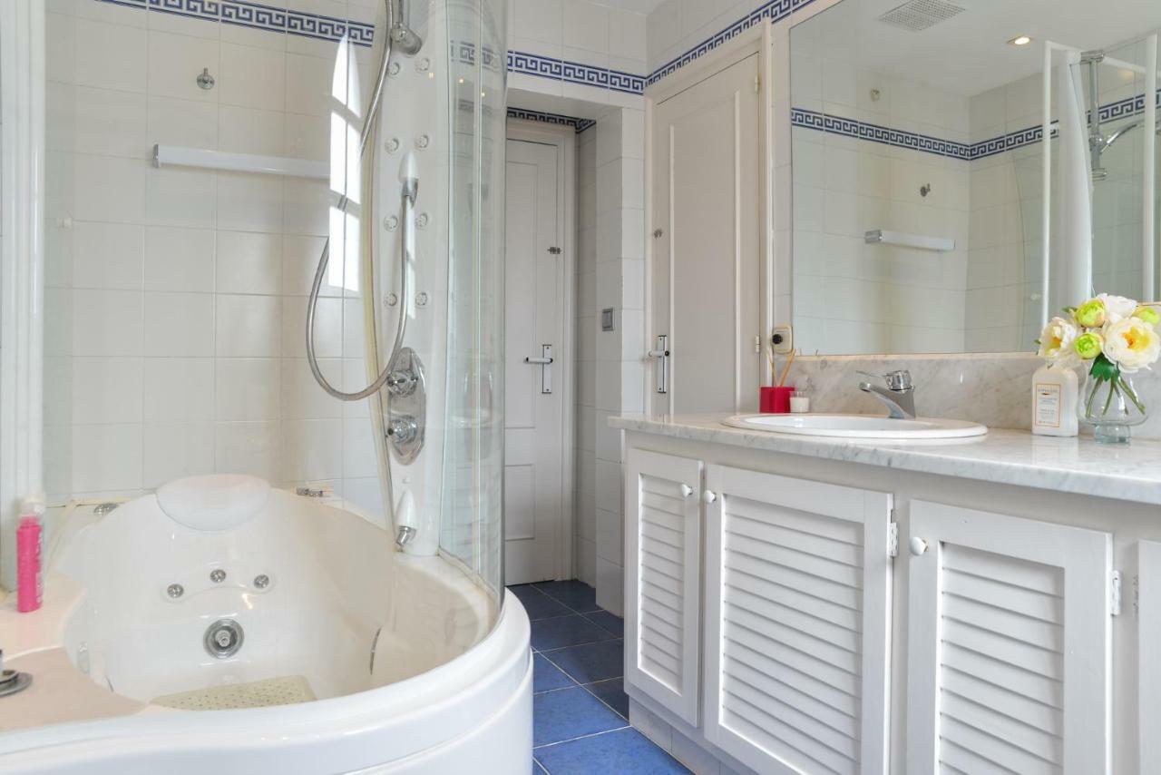 Villa Requesens On Canal Empuriabrava Exterior photo