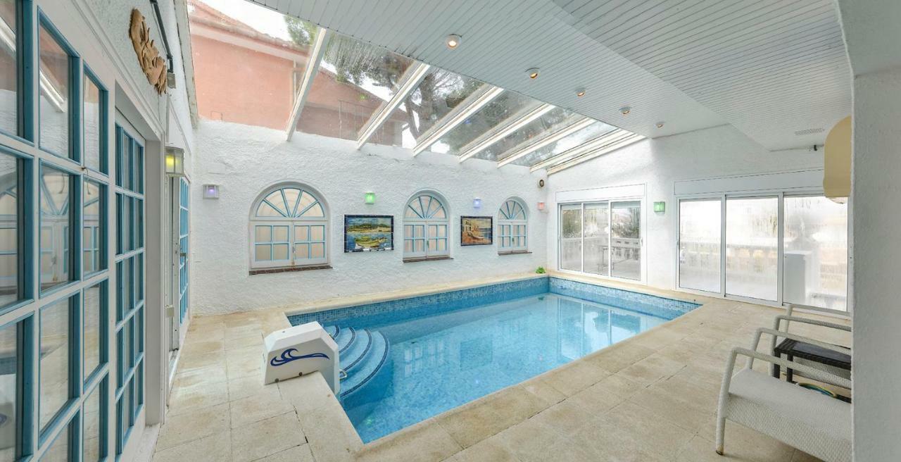 Villa Requesens On Canal Empuriabrava Exterior photo
